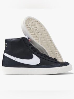 Nike Men’s Black & White Mid-Top Sneakers